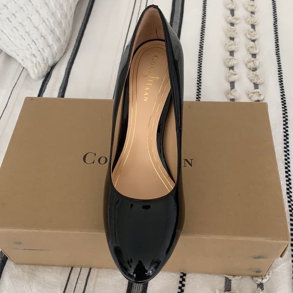 NWT Cole Haan patent leather heels. Size 5.5 - Picture 2 of 5